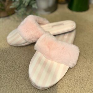 VICTORIA’S SECRET NEW Pink & White Striped Slippers